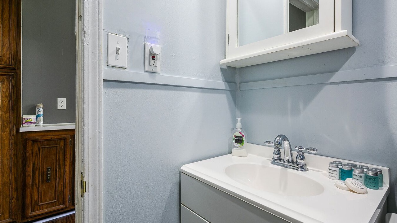 Photo of Bathroom in Shelby Park