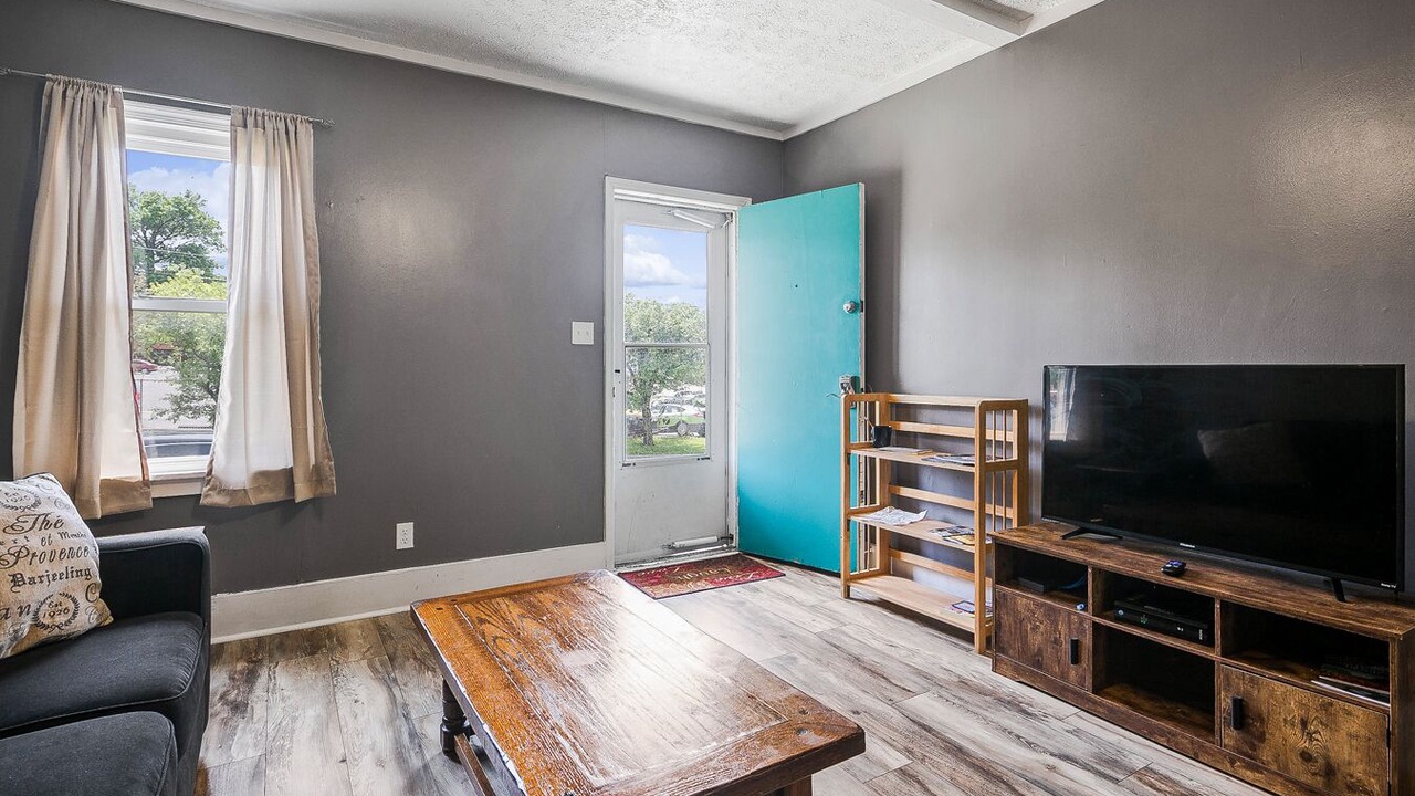 Photo of Livingroom in Shelby Park