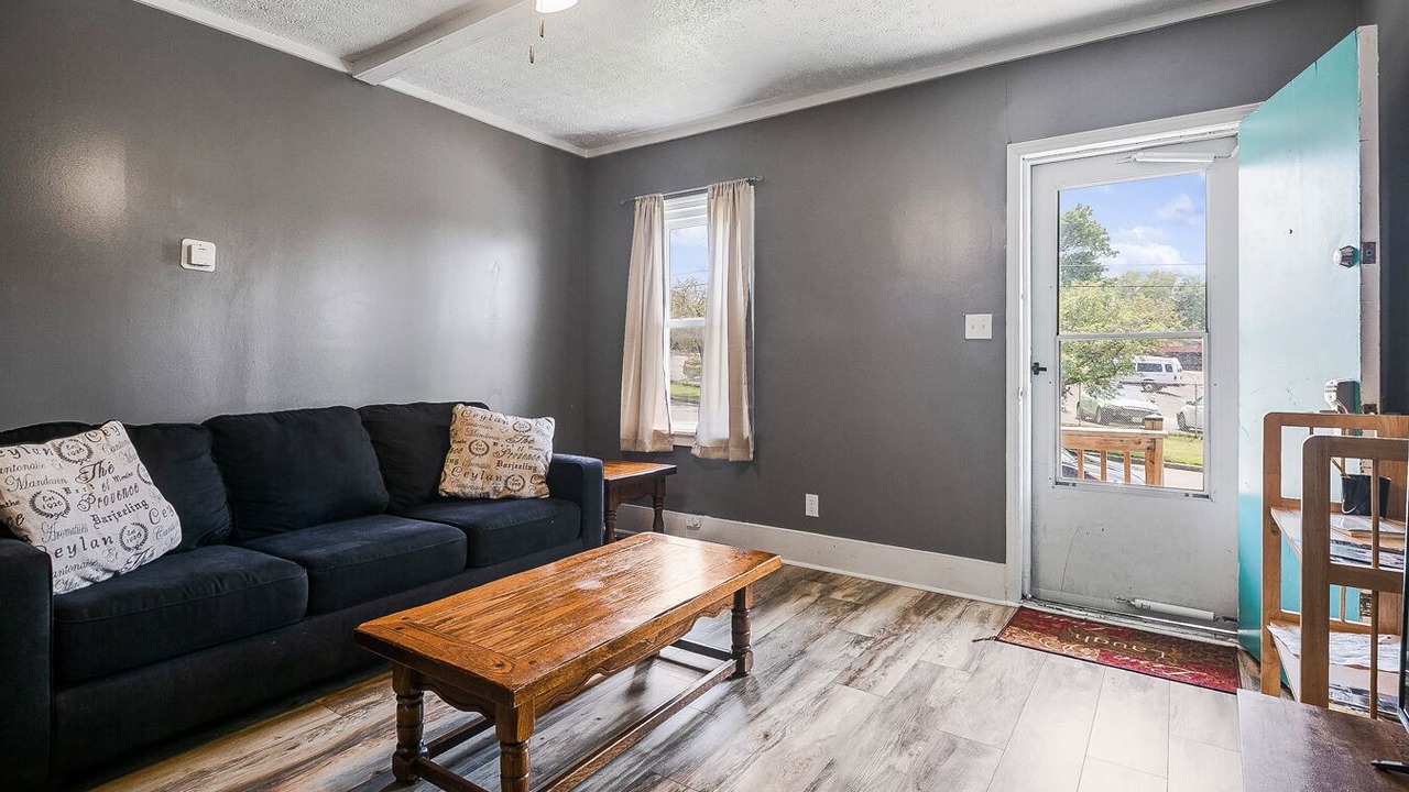 Photo of Livingroom in Shelby Park