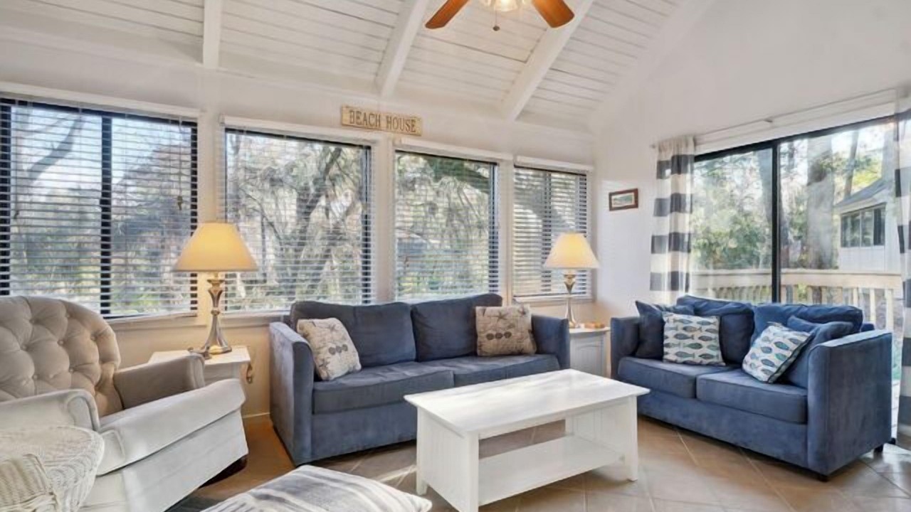 Photo of Livingroom in Night Heron