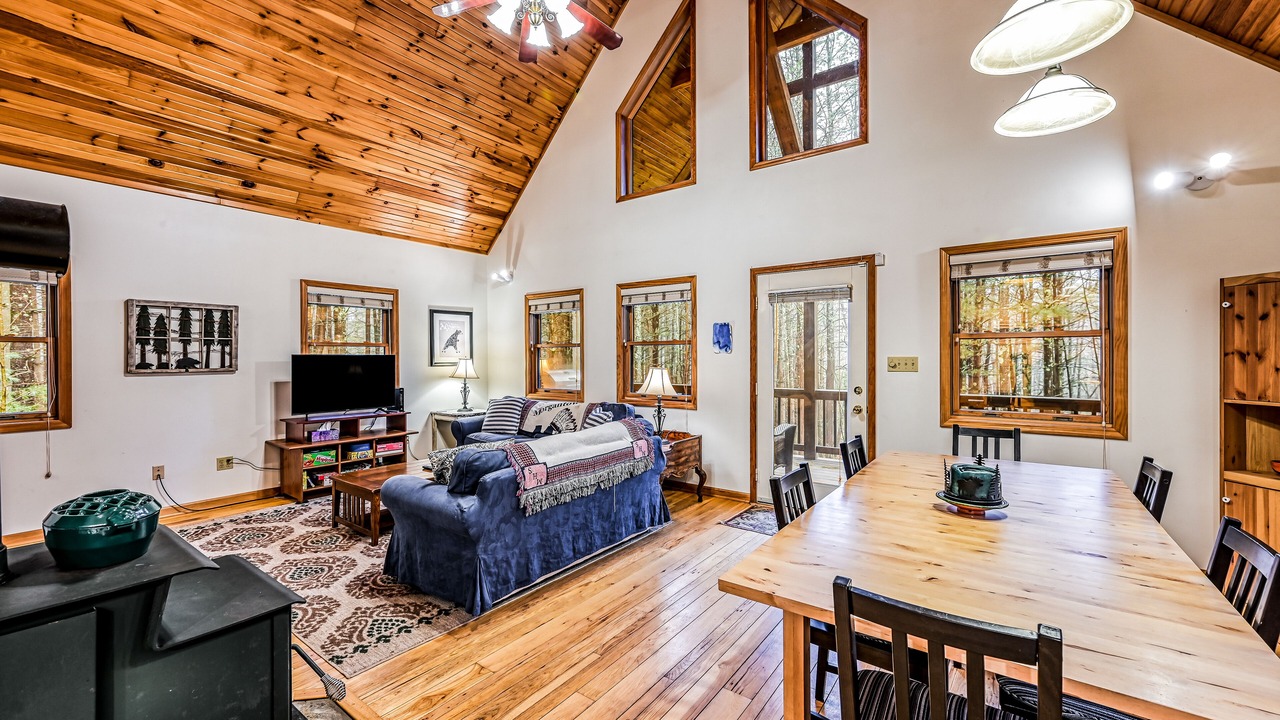Photo of Livingroom in North Glade Hills