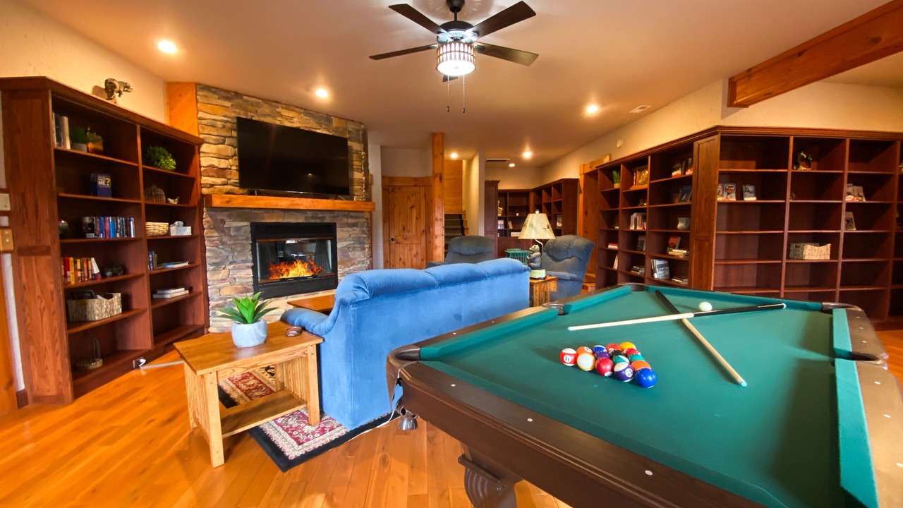 Photo of Livingroom in Laurel Lakes