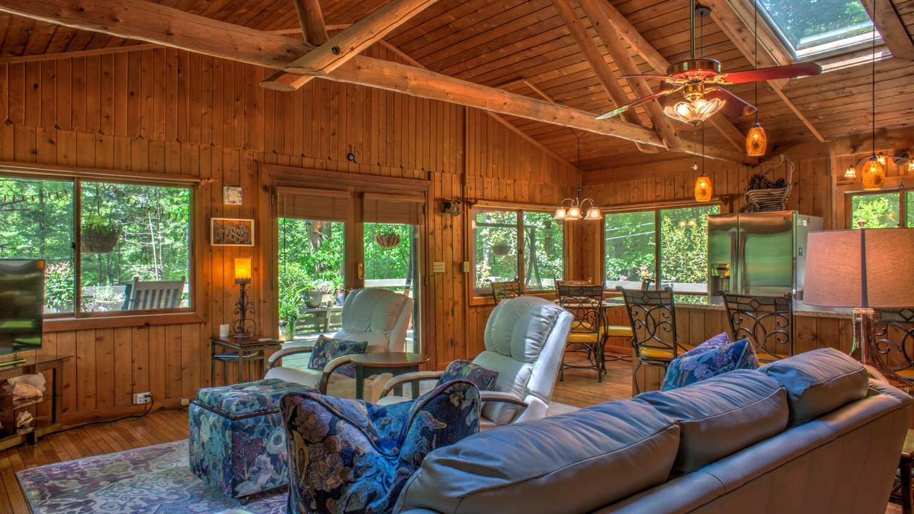 Photo of Livingroom in Weaverville
