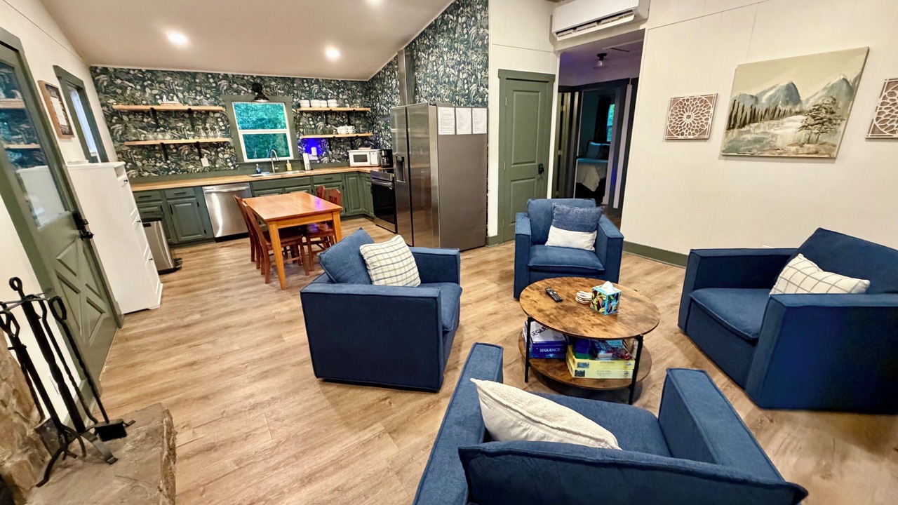 Photo of Livingroom in Hiawassee