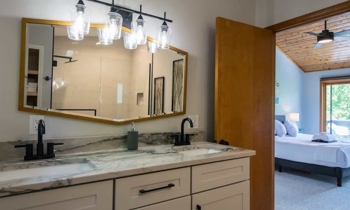 Photo of Bathroom in Maggie Valley