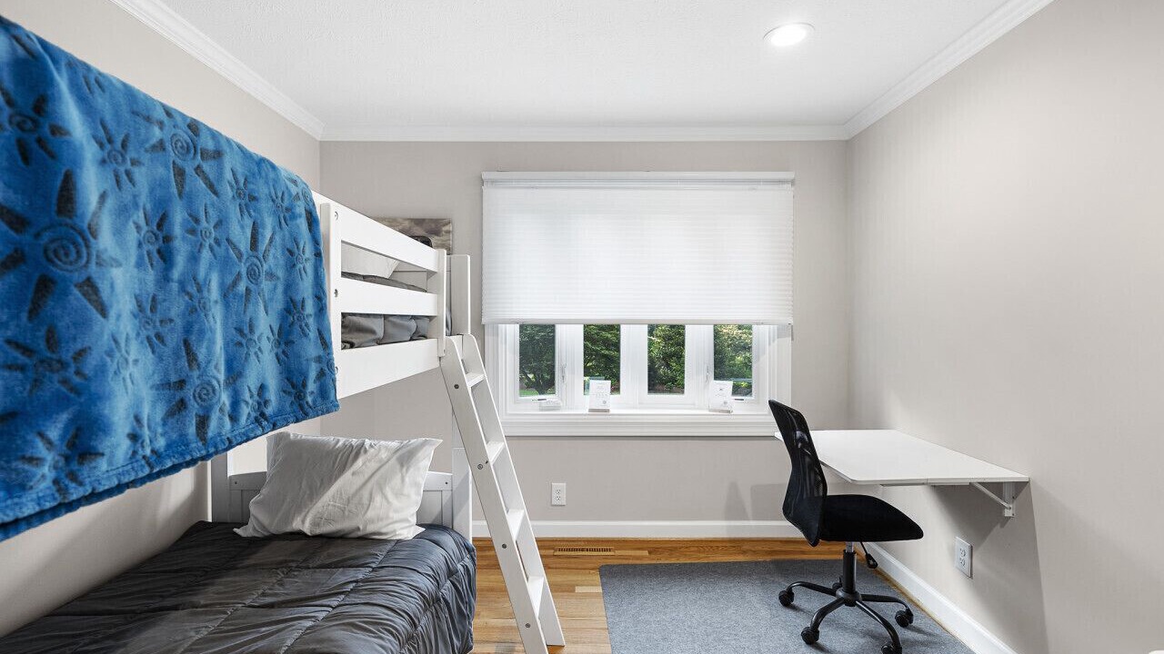 Photo of Bedroom in Leasburg