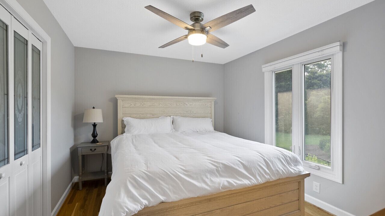 Photo of Bedroom in Leasburg