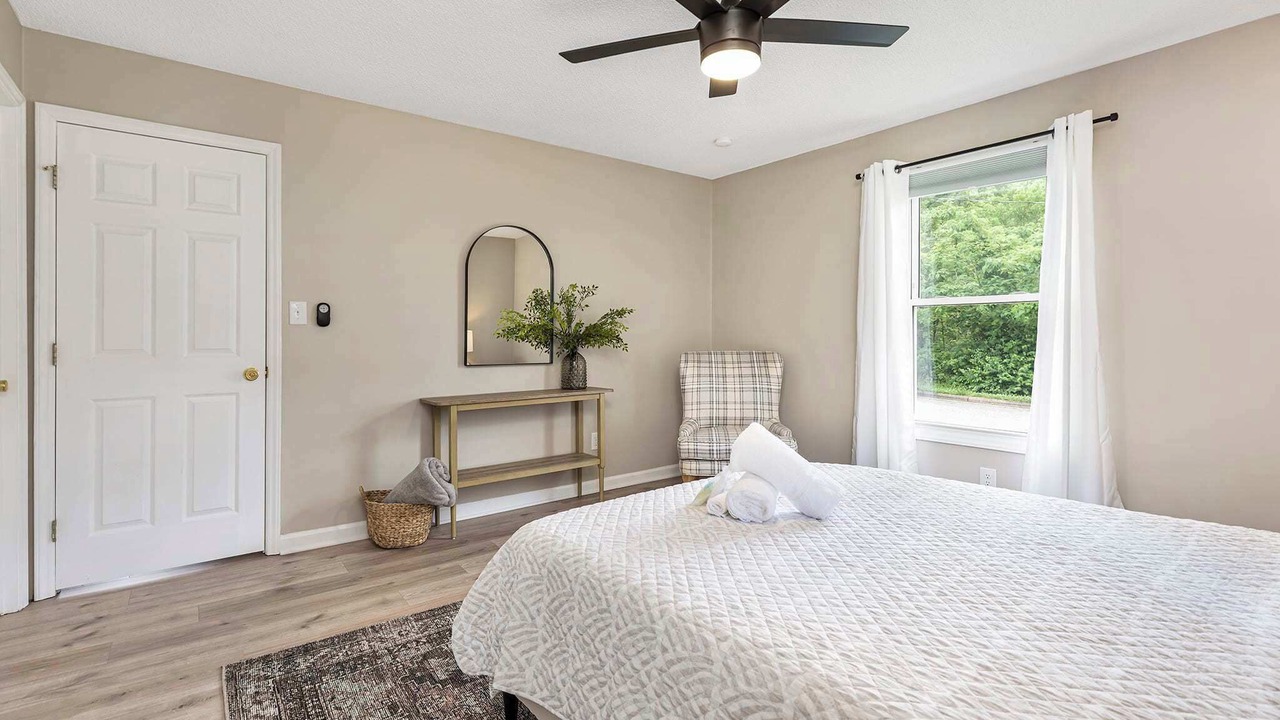 Photo of Bedroom in Belmont Historic District