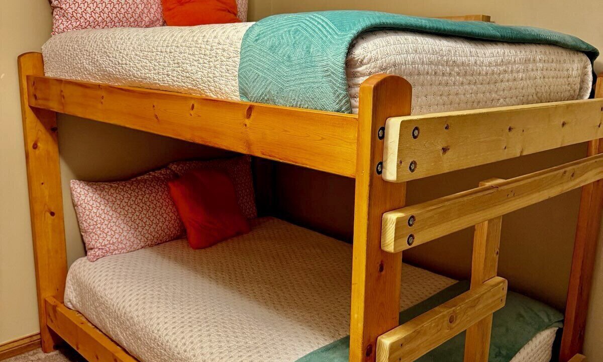 Photo of Bedroom in Flat Hollow Marina