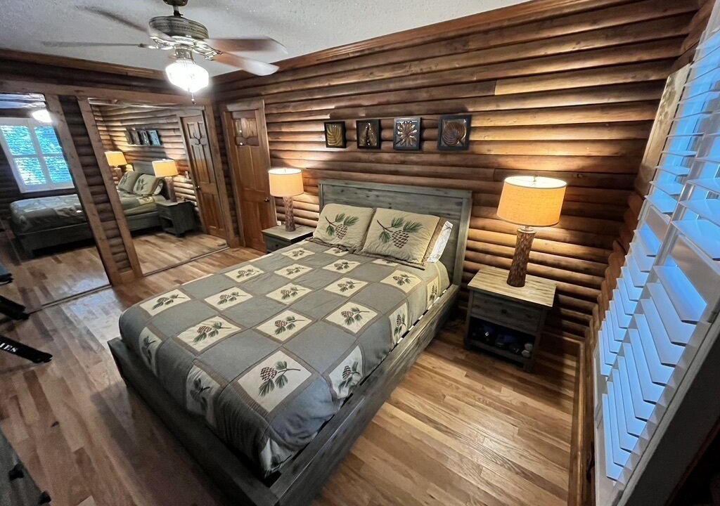 Photo of Bedroom in Hiawassee