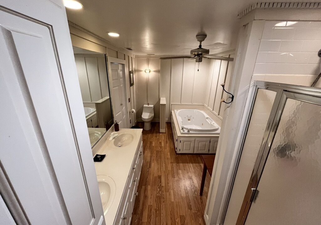 Photo of Bathroom in Hiawassee