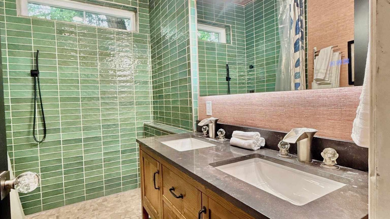 Photo of Bathroom in Buechel