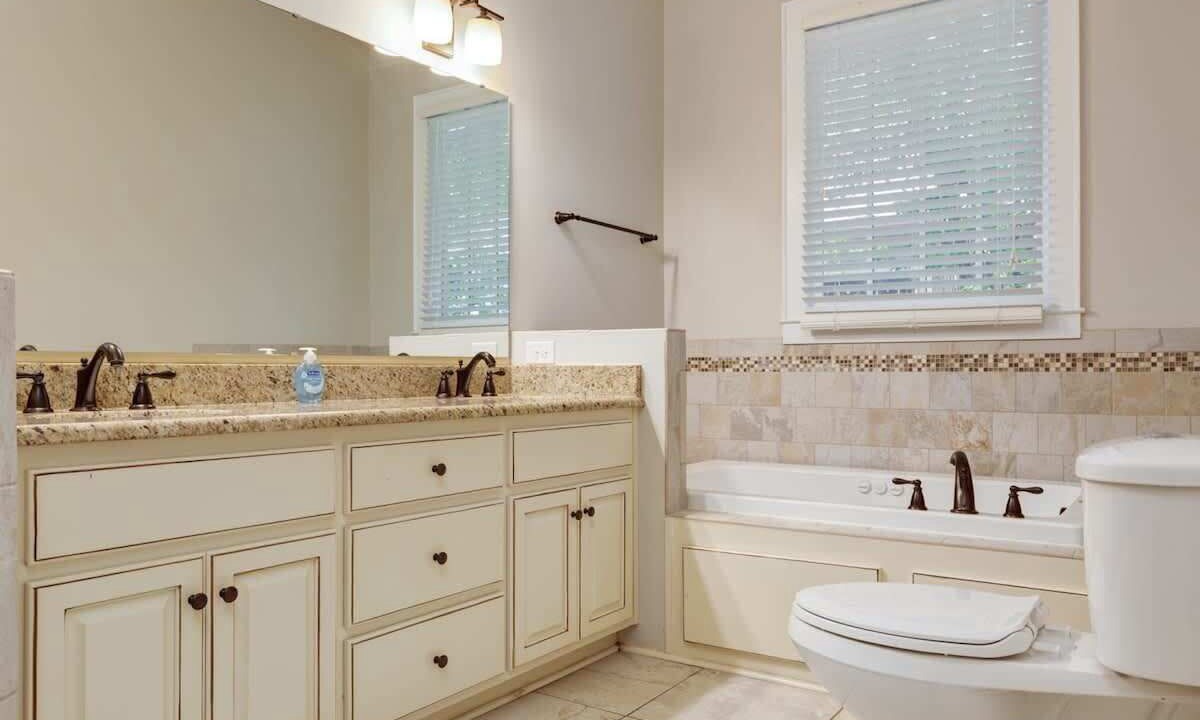 Photo of Bathroom in Wesley Heights