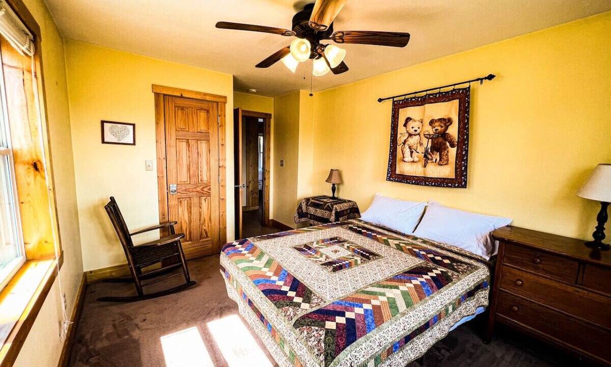 Photo of Bedroom in Mouth of Wilson