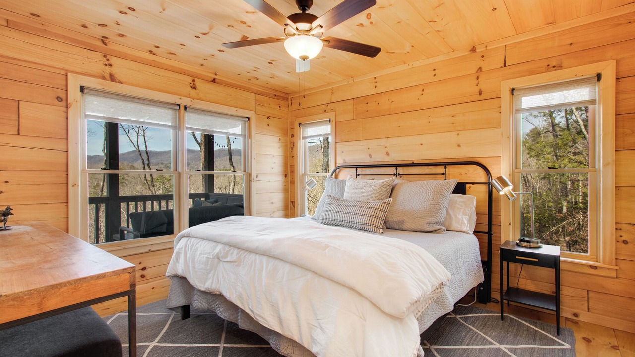 Photo of Bedroom in Cherry Log