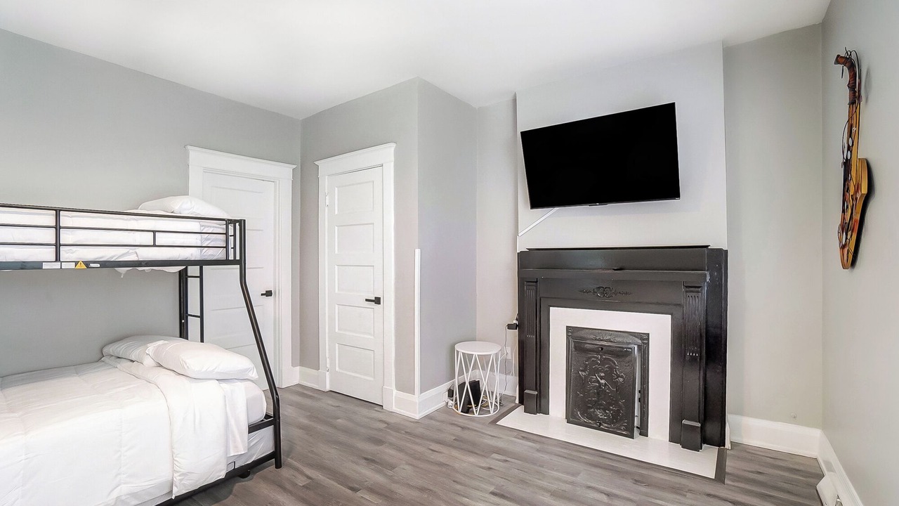 Photo of Bedroom in Roselawn Finance