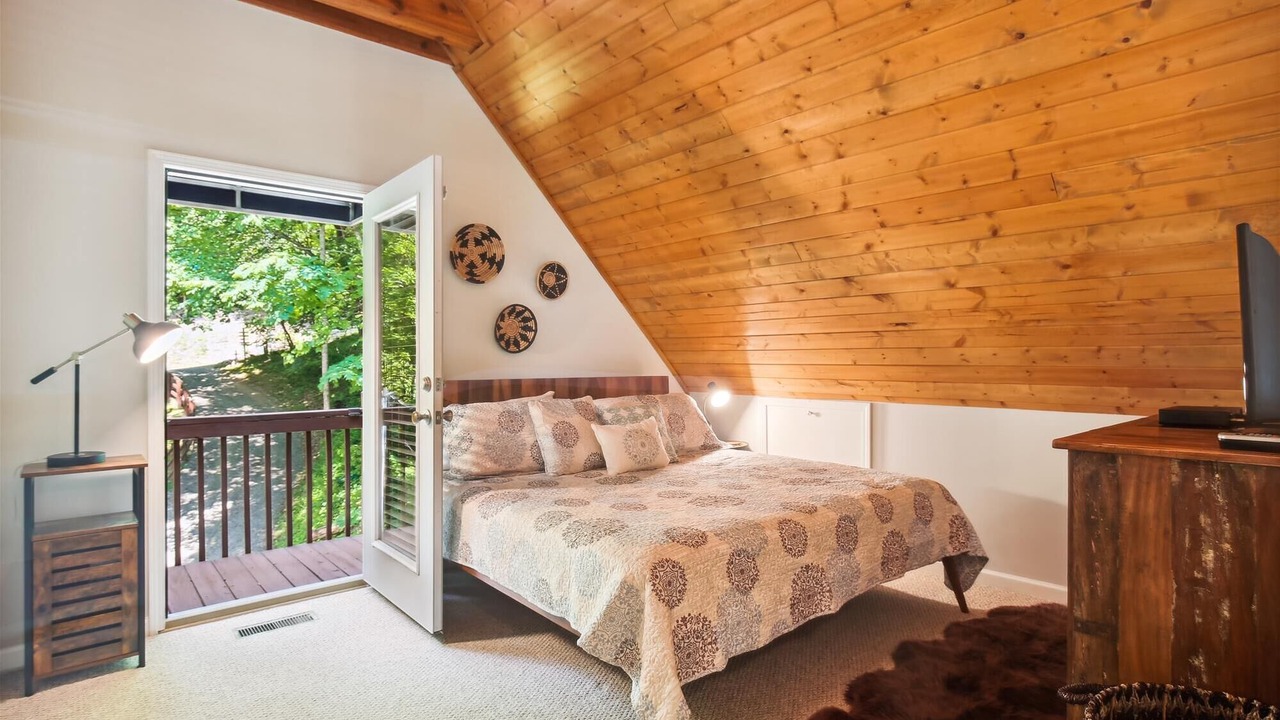 Photo of Bedroom in Weaverville