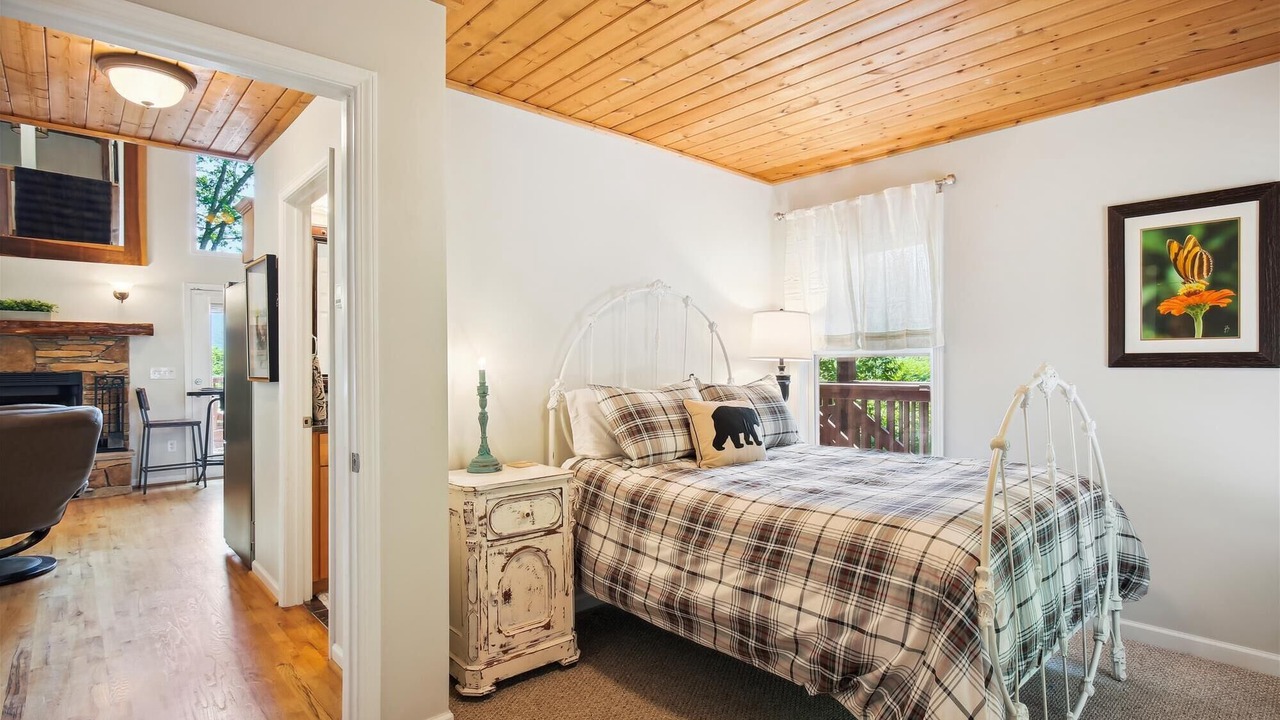 Photo of Bedroom in Weaverville