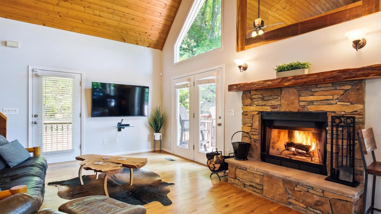Photo of Livingroom in Weaverville