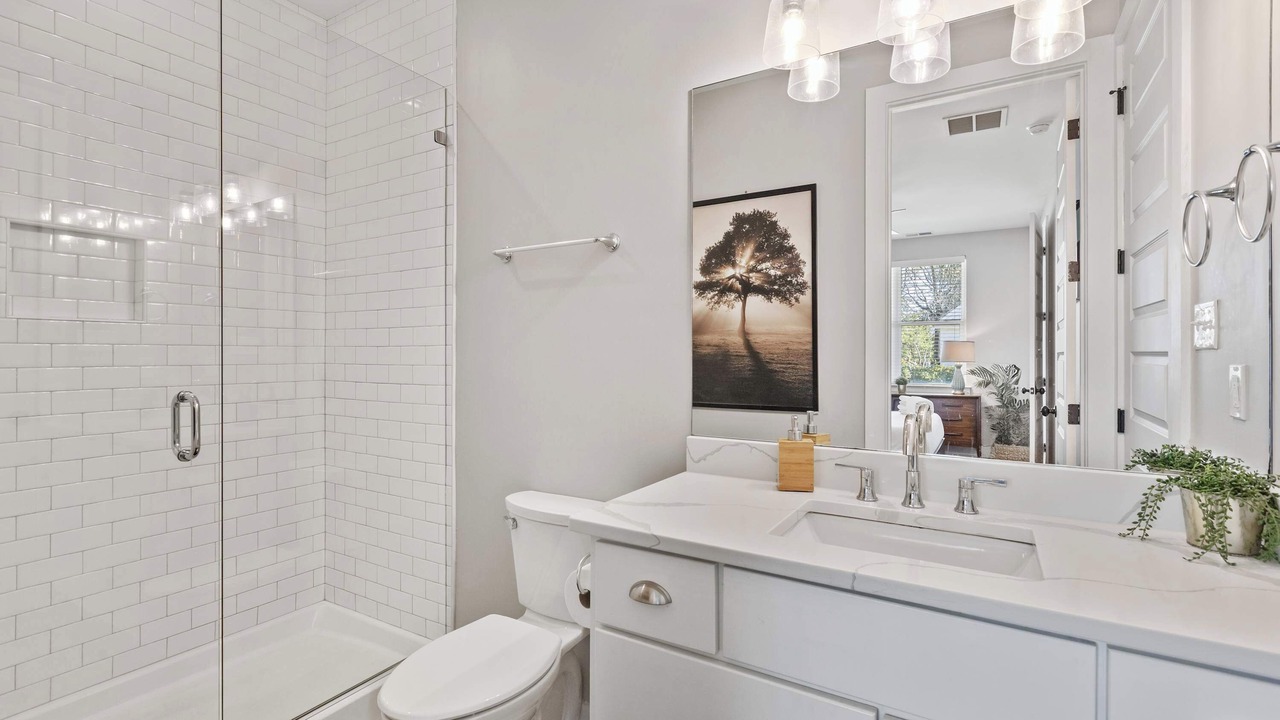 Photo of Bathroom in Cooper-Young Historic District