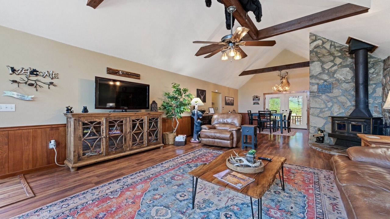 Photo of Livingroom in Maggie Valley