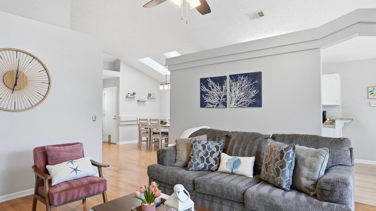 Photo of Livingroom in Whitemarsh Island
