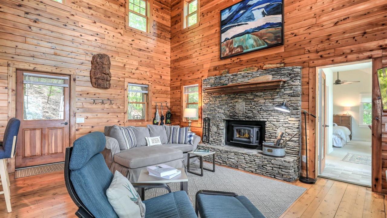 Photo of Livingroom in Big Canoe
