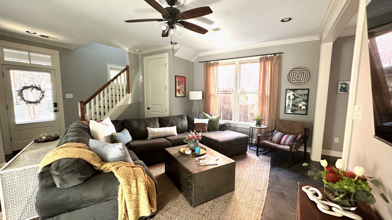 Photo of Livingroom in Cooper-Young Historic District
