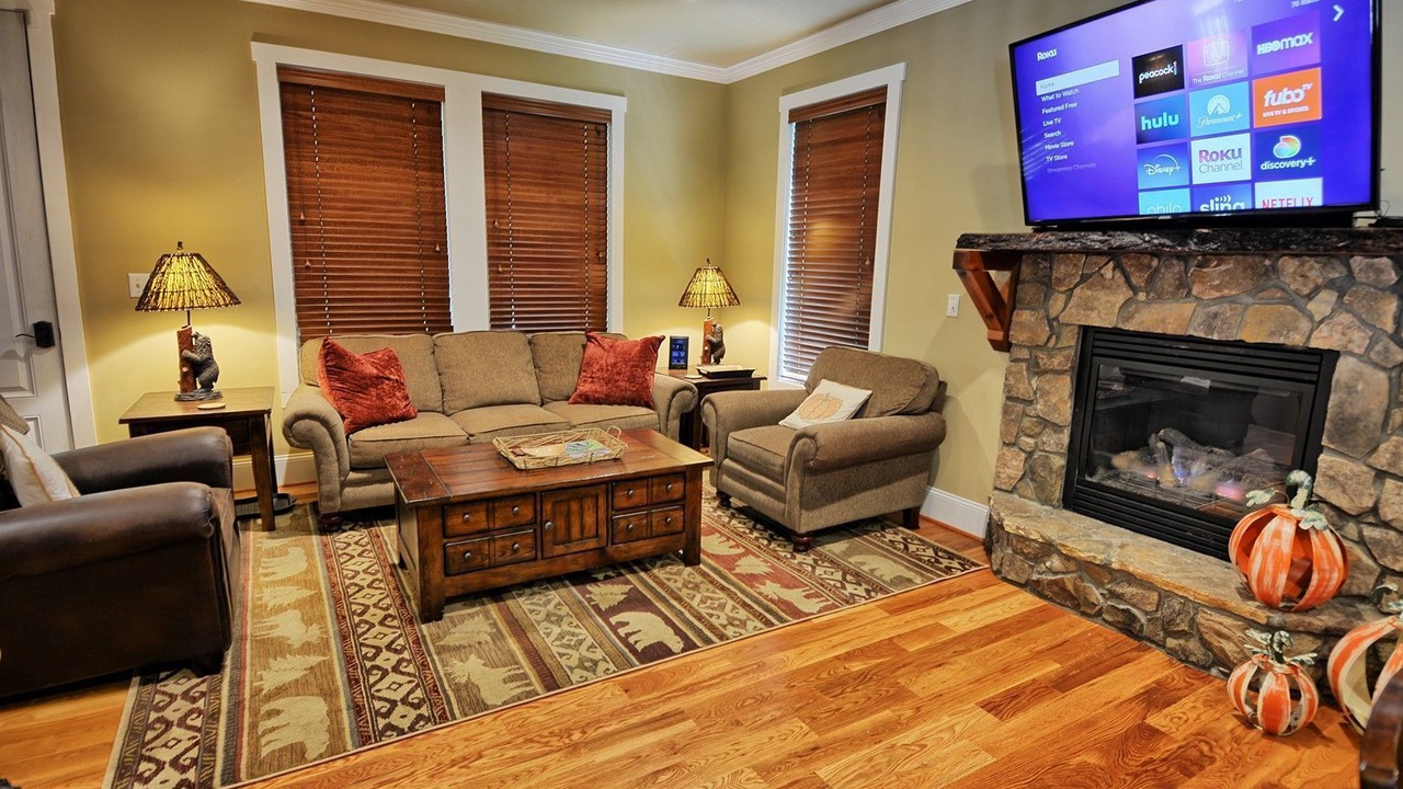 Photo of Livingroom in West Jefferson