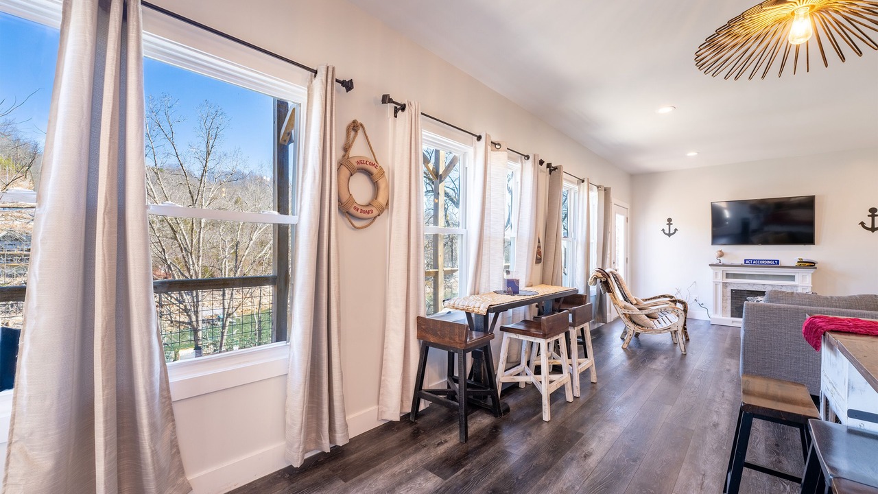 Photo of Livingroom in Flat Hollow Marina