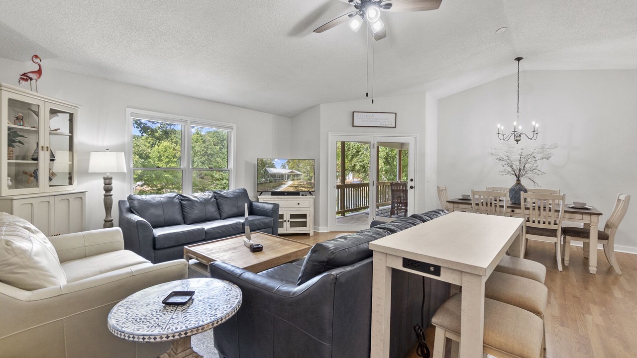 Photo of Livingroom in Lake Norman of Catawba