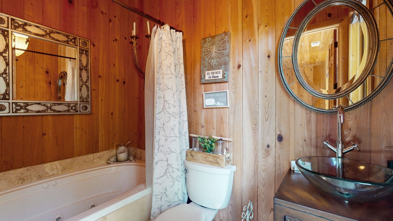Photo of Bathroom in Dahlonega
