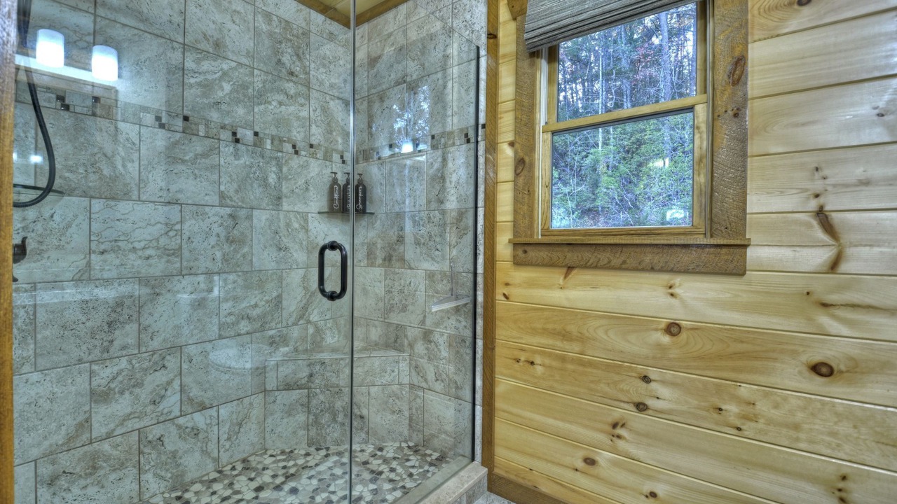 Photo of Bathroom in Cherry Log