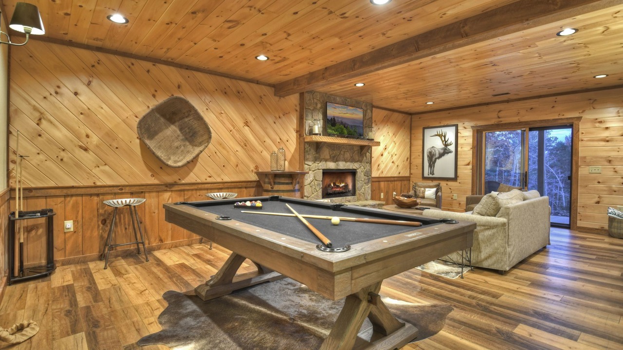Photo of Livingroom in Cherry Log