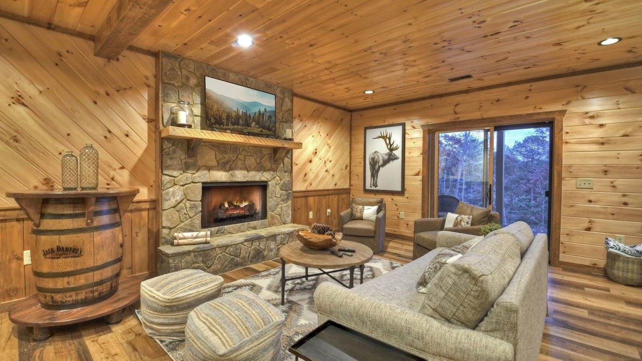 Photo of Livingroom in Cherry Log