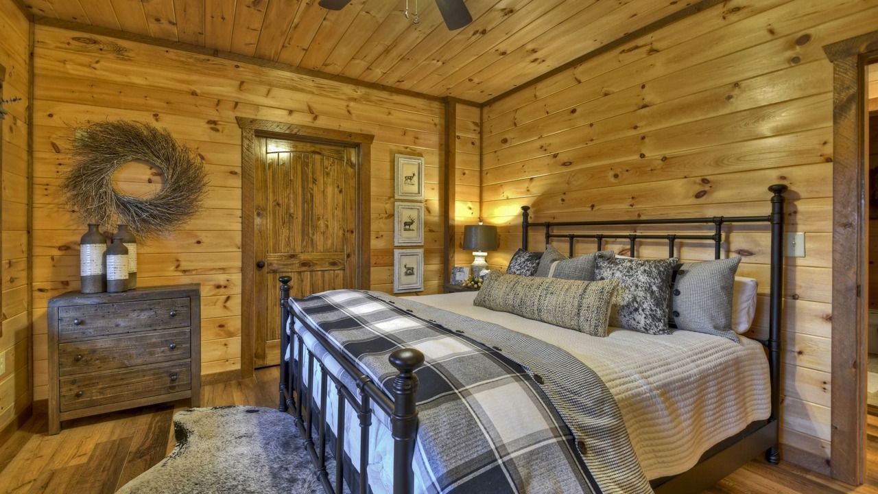 Photo of Bedroom in Cherry Log