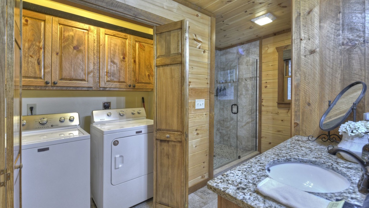 Photo of Bathroom in Cherry Log