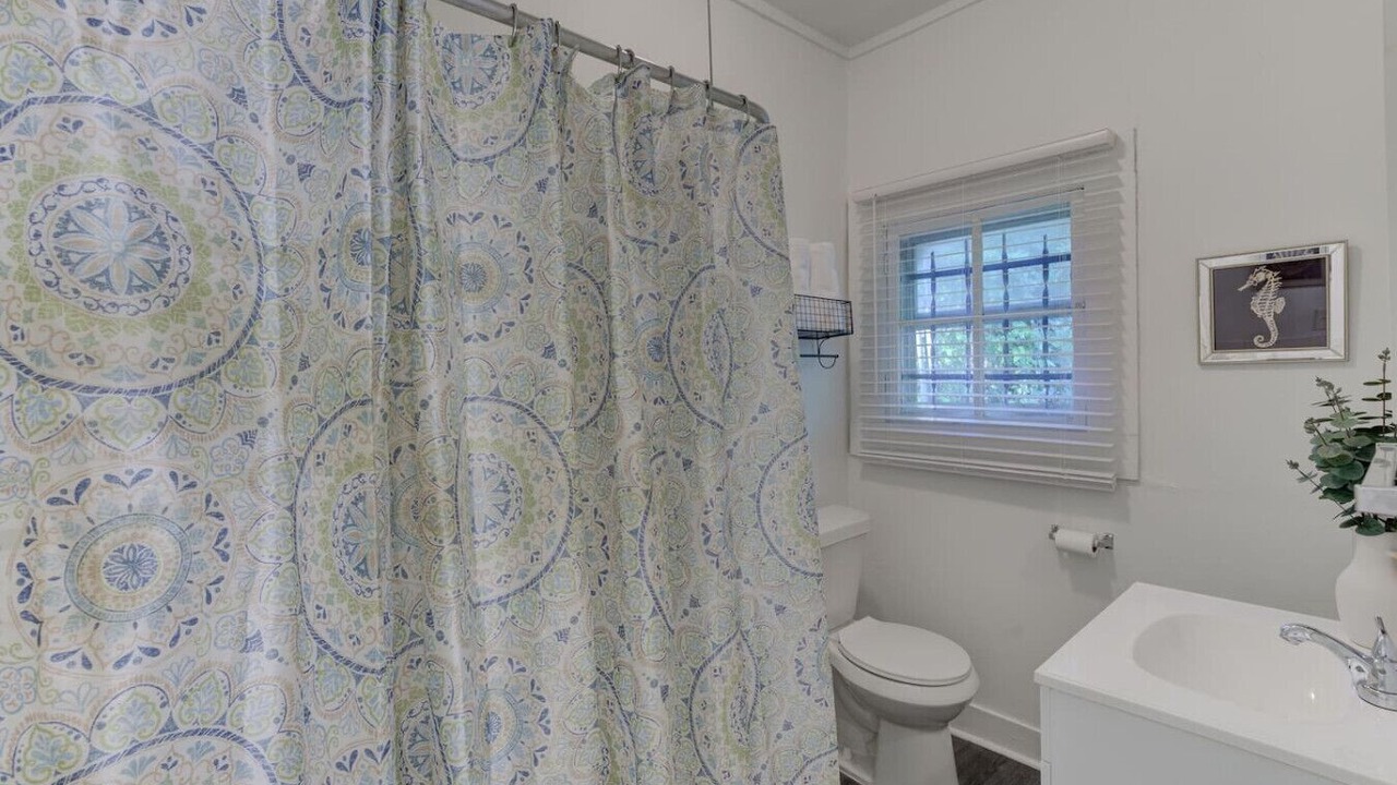 Photo of Bathroom in Central Gardens