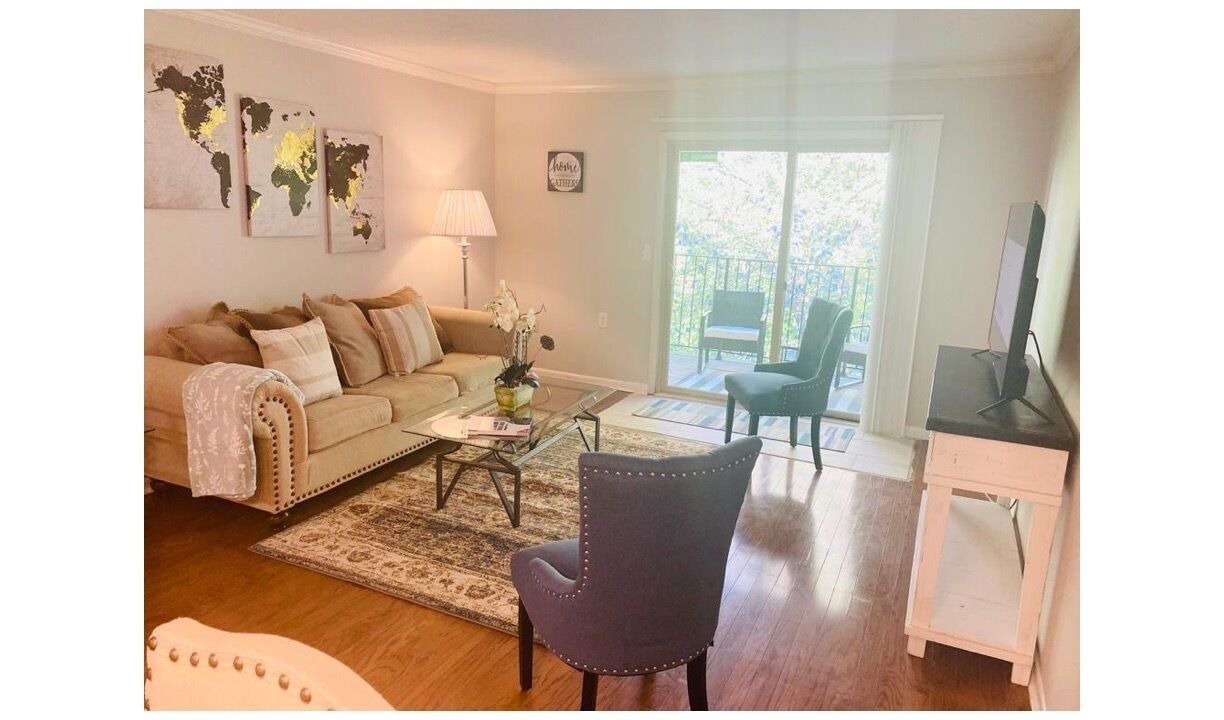 Photo of Livingroom in Sandy Springs