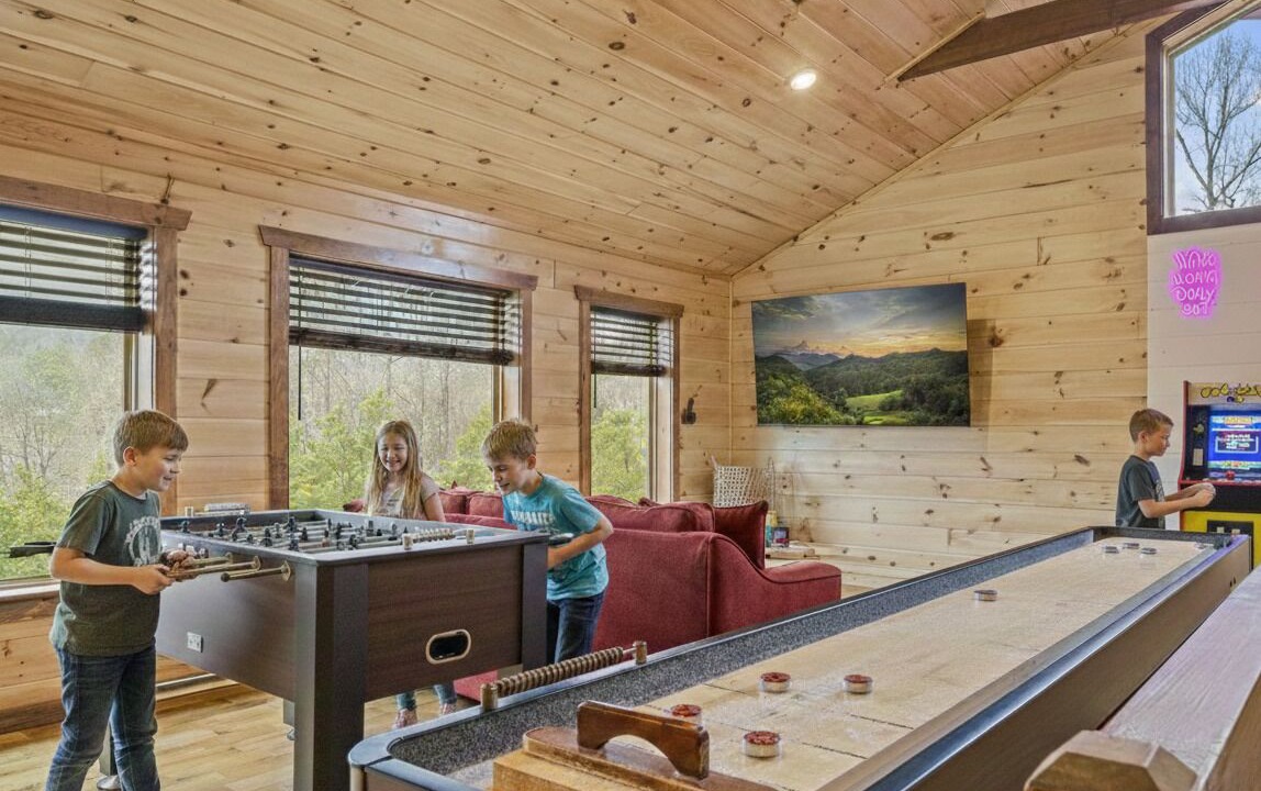 Photo of Bedroom in White Oak Lodge