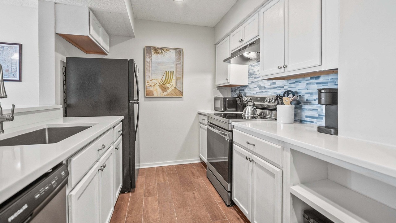 Photo of Kitchen in Oceanmarsh Subdivision