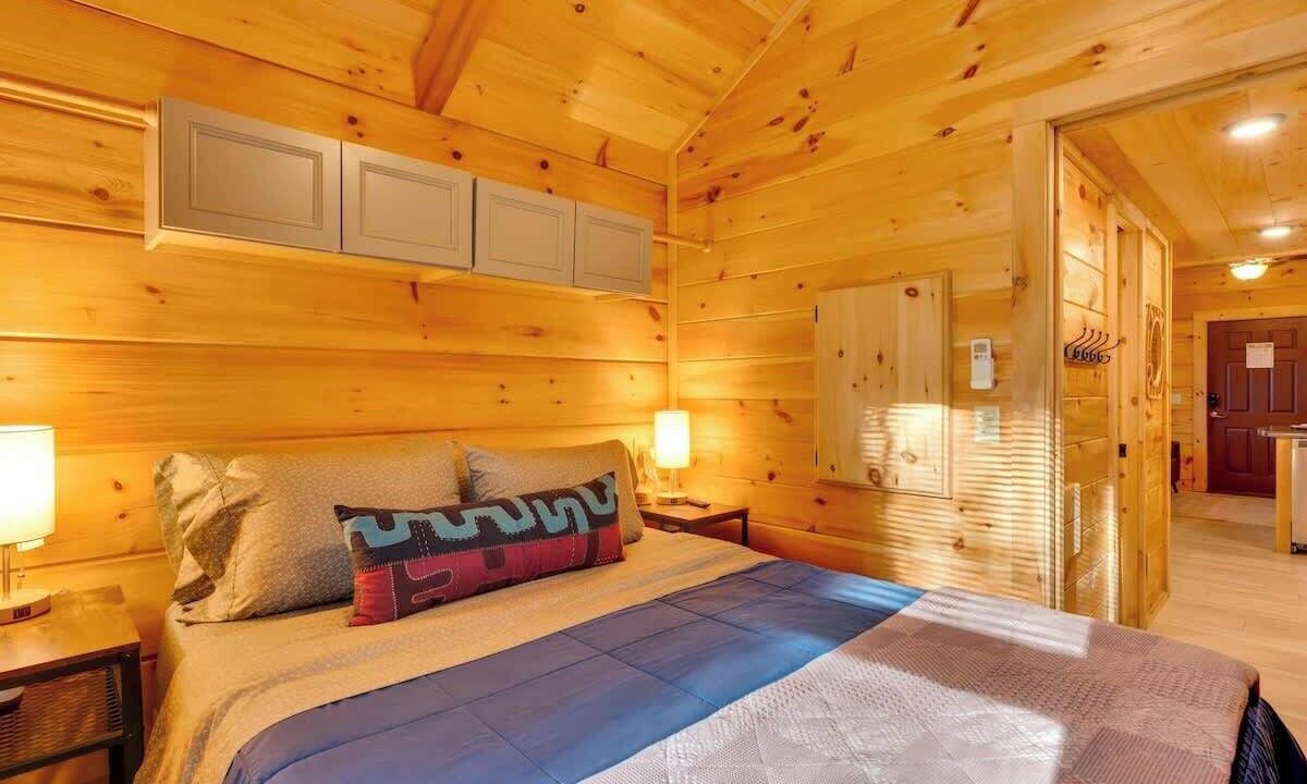 Photo of Bedroom in Lookout Valley Neighborhood Association
