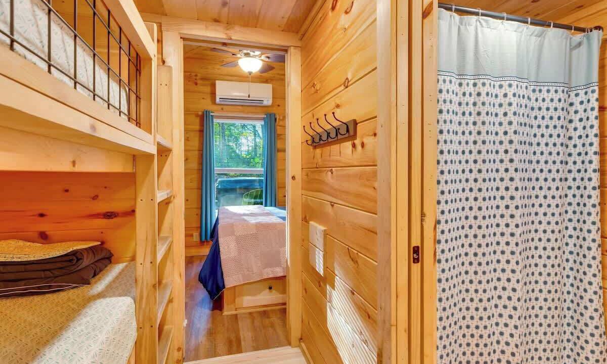 Photo of Bedroom in Lookout Valley Neighborhood Association