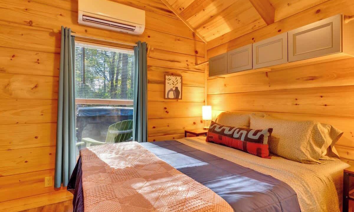 Photo of Bedroom in Lookout Valley Neighborhood Association