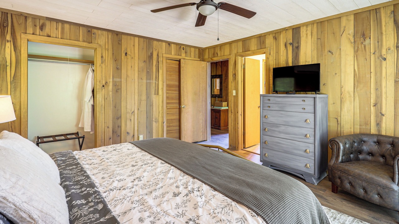 Photo of Bedroom in Burnsville