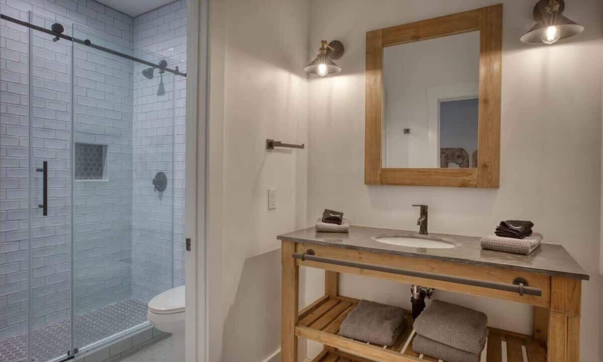 Photo of Bathroom in Melrose on the Beach