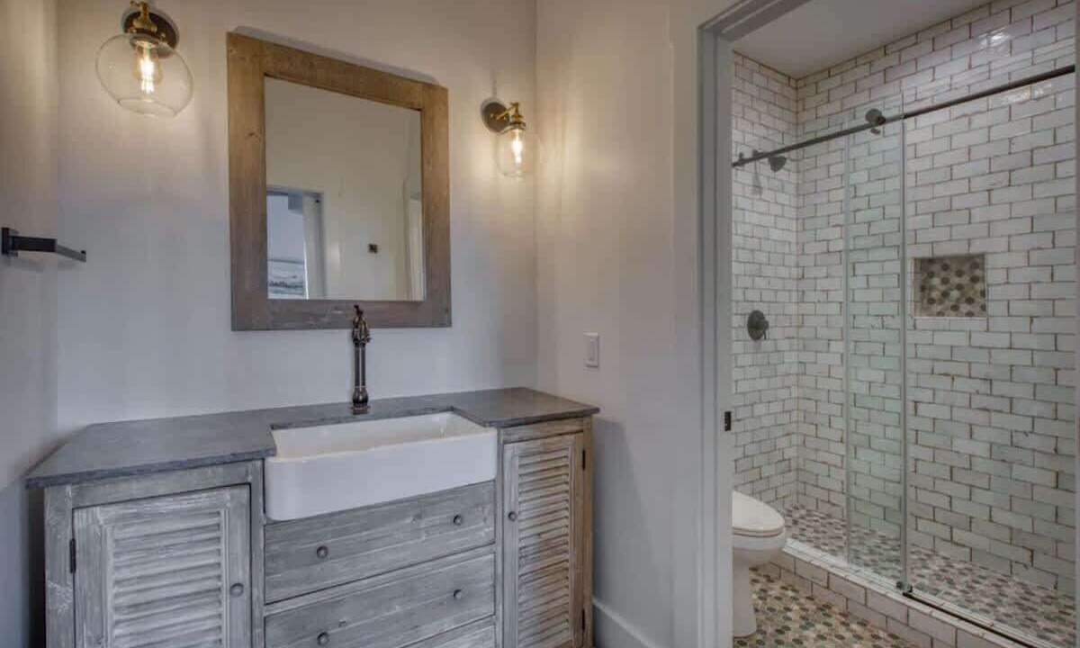 Photo of Bathroom in Melrose on the Beach