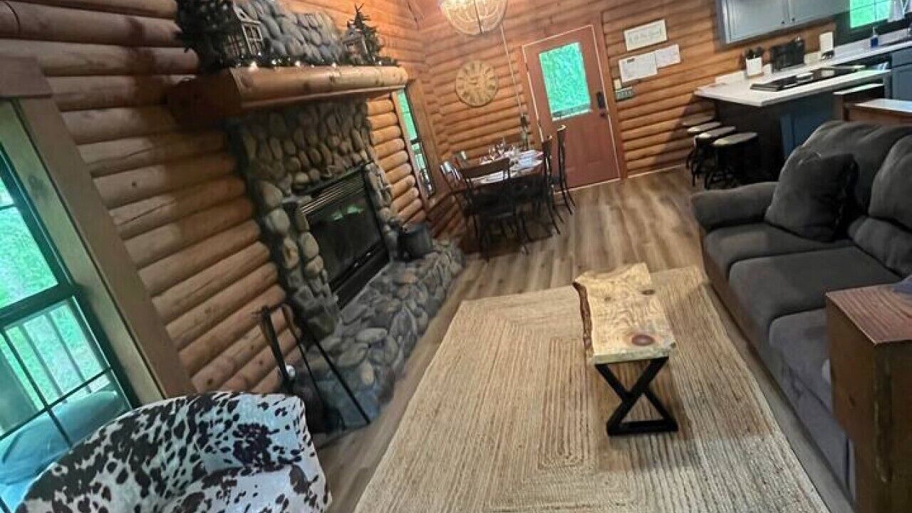 Photo of Livingroom in Byrdstown