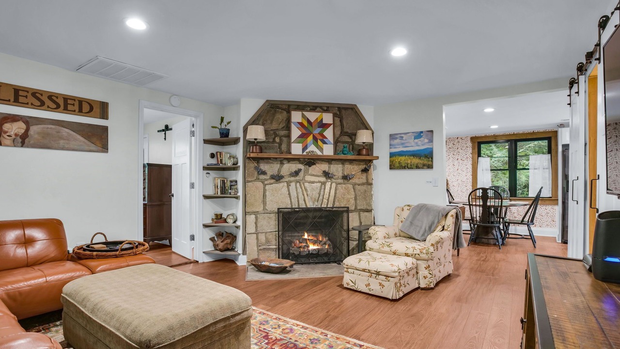 Photo of Livingroom in Skyland