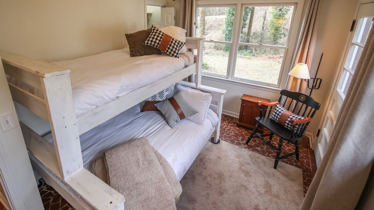 Photo of Bedroom in Toccoa
